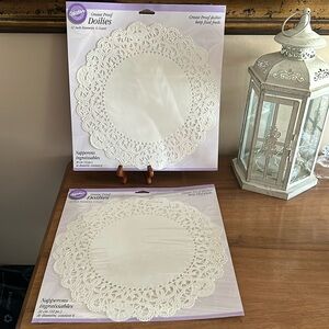 Cake doilies
